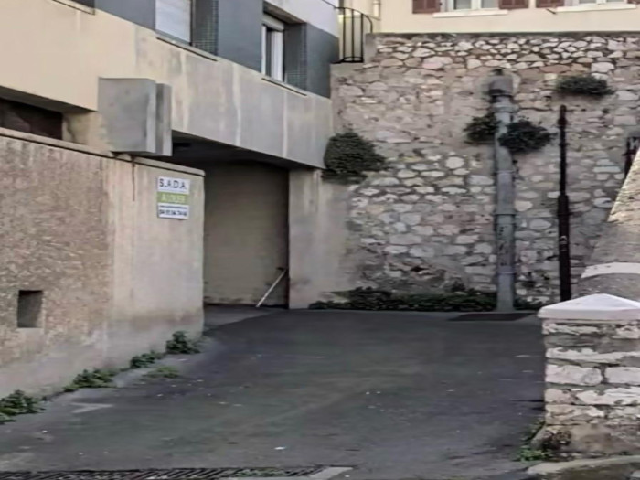 location-parking-box-Marseille-13007-1