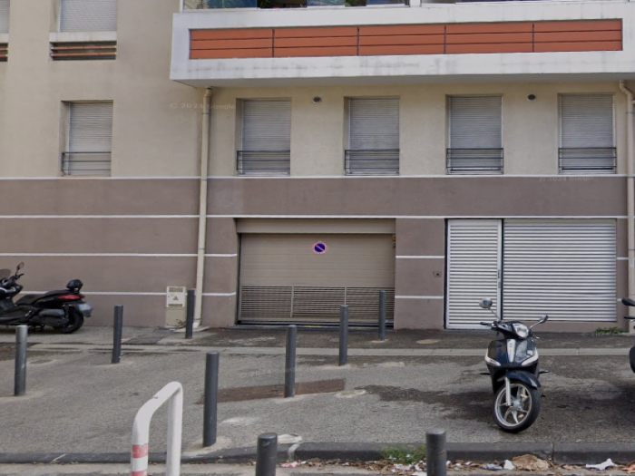 location-parking-box-Marseille-13006-1