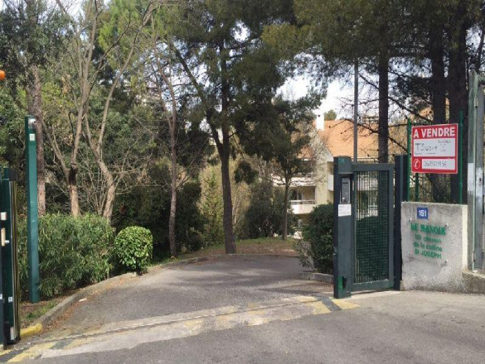 location-parking-box-Marseille-13009-1