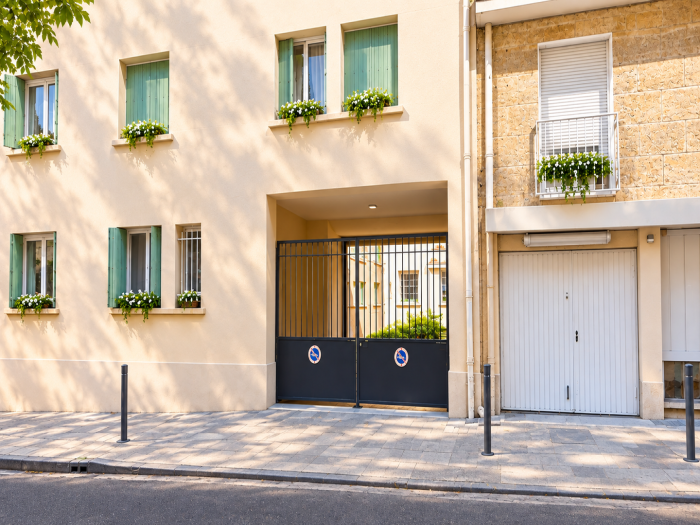 location-parking-box-Marseille-13007-1